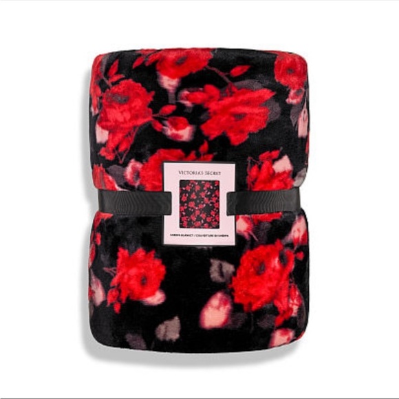 Victoria’s Secret plush Sherpa throw - Picture 1 of 6